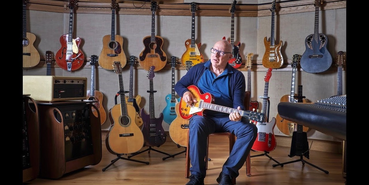 Mark Knopfler, el que fuera líder de Dire Straits, está vendiendo su colección de 120 guitarras, ¿por qué?