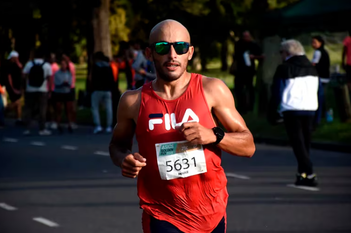 Fotos de la Asics Golden Run. Martín Méndez fue el ganador de los 21k  en CABA.