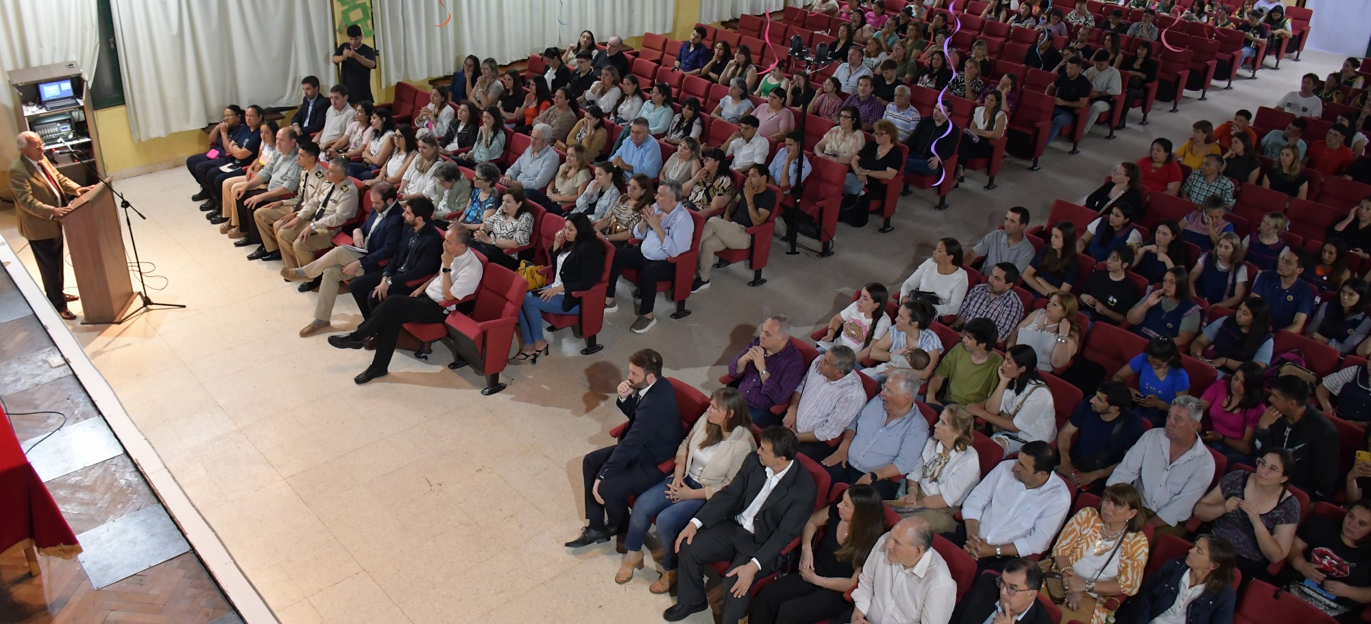 EL RECONOCIDO DR. ABEL ALBINO BRINDÓ UNA CHARLA DENOMINADA “LOS CINCO PASOS PARA UNA GRAN NACIÓN”