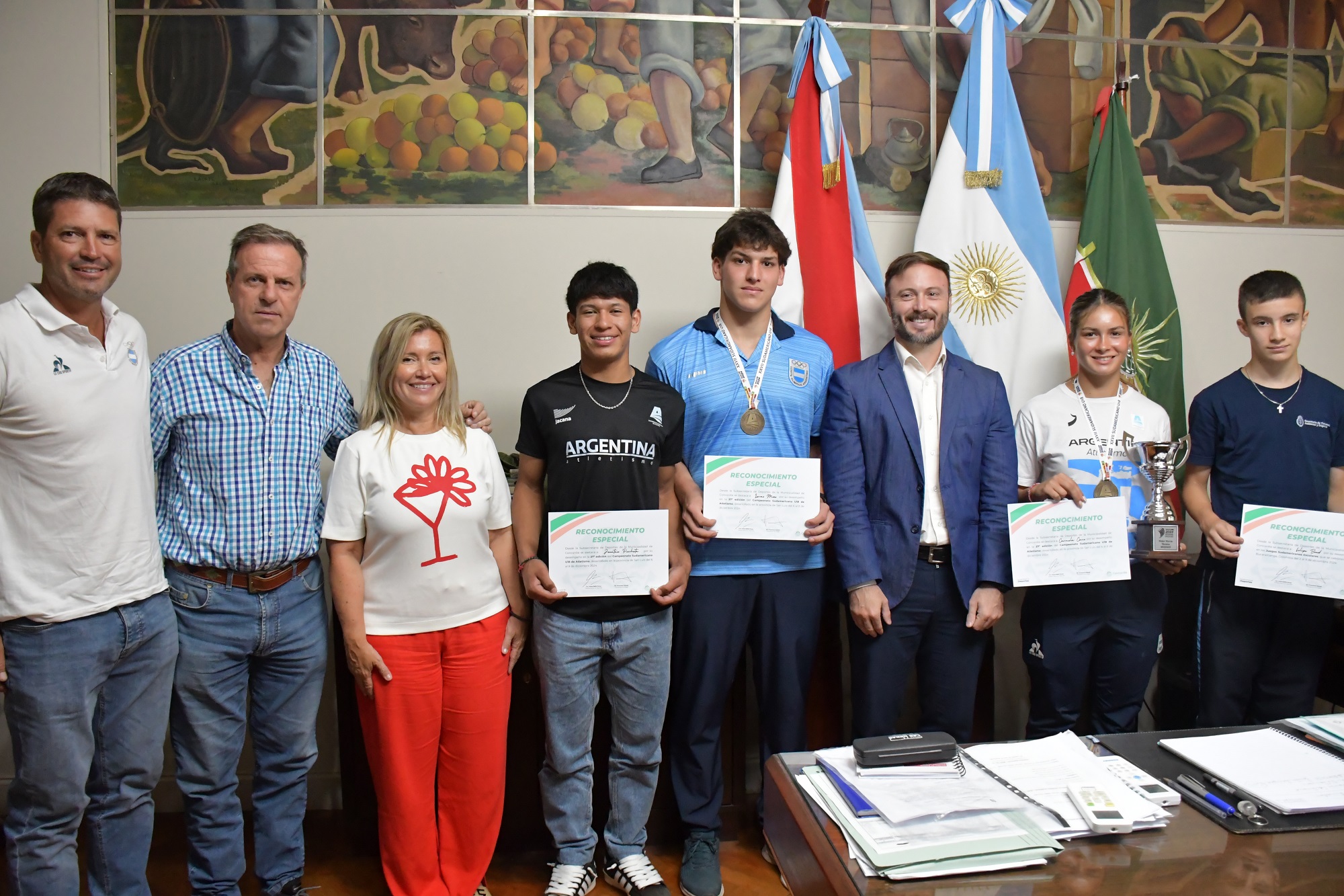 AZCUE ENTREGÓ RECONOCIMIENTOS A DEPORTISTAS INTEGRANTES DE LA ESCUELA MUNICIPAL DE ATLETISMO