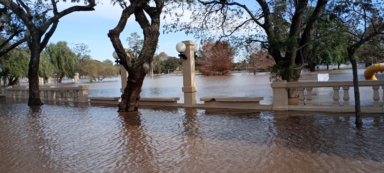 El Río Uruguay se estabilizará durante los próximos días en niveles altos