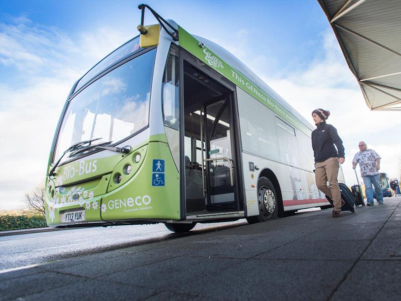 UN AUTOBÚS QUE FUNCIONA CON EXCREMENTO
